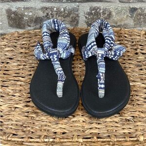 Sanuk Yoga Sling Patterned Blue and White Sandals Womens Sz 7-8